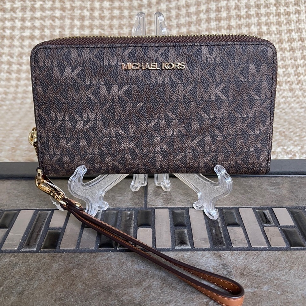 Michael Kors Jet Set Travel Lg Flat Multifunctional Phone Case-Wristlet-Wallet